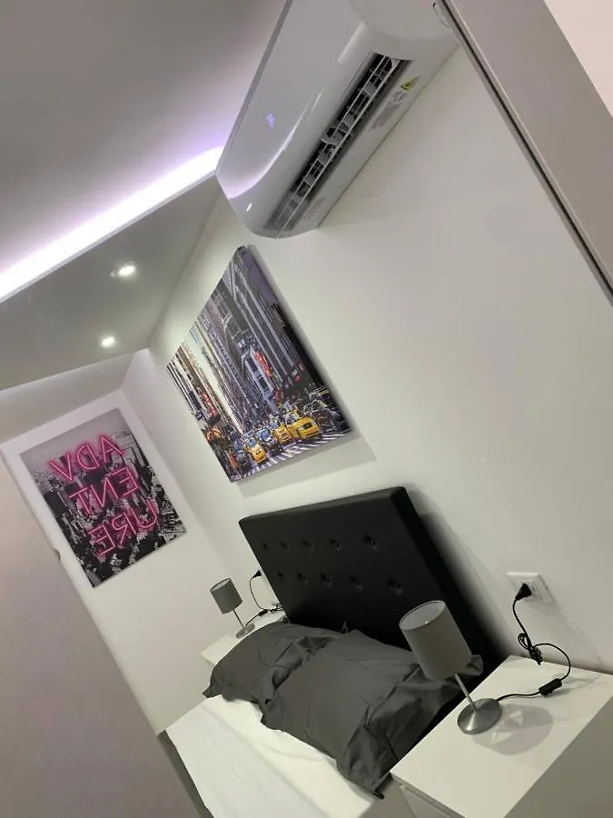Rossella'S Home Palermo 2*,